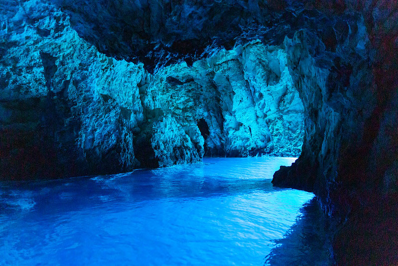 Paddle Blue Cave in Croatia